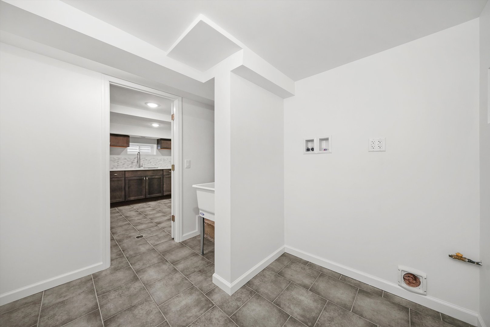 Undisclosed Address Chicago, IL 60656 - Photo 27 of 38 an empty room with kitchen and sink