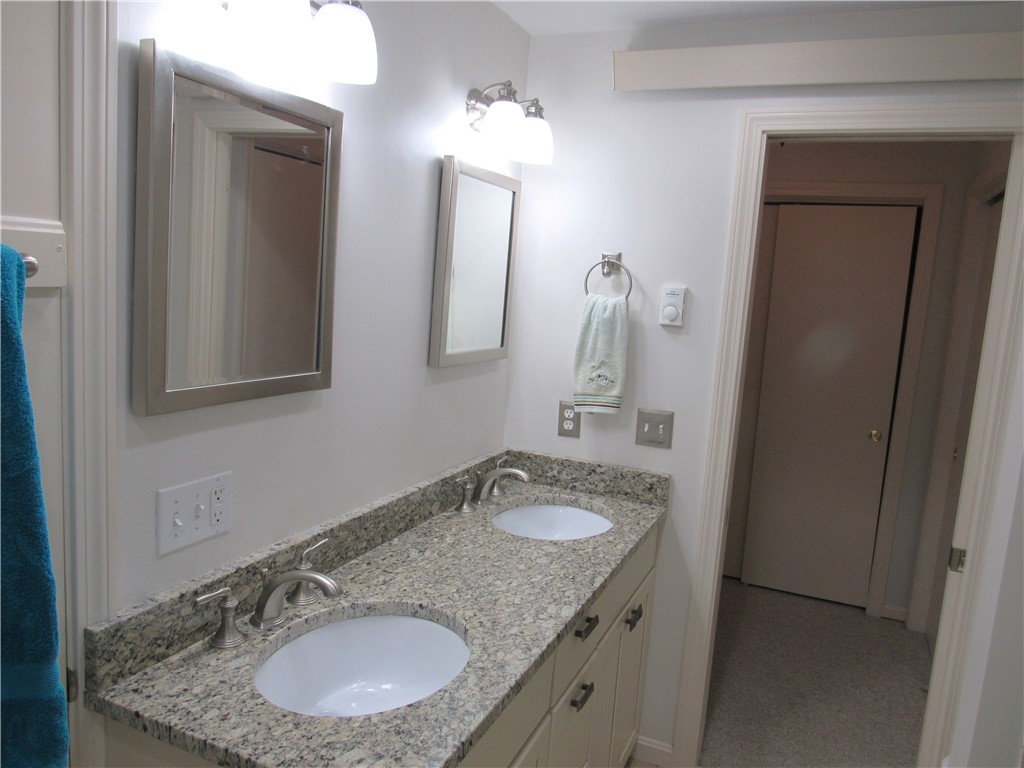 335 South Pier Road, Unit 4D Narragansett, RI 02882 - Photo 19 of 26 Full Bathroom