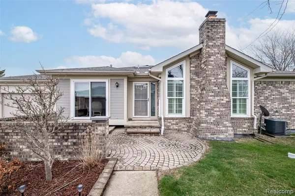 $315,000 | 18040 Port Salem Drive, Unit 17, Macomb, MI 48044