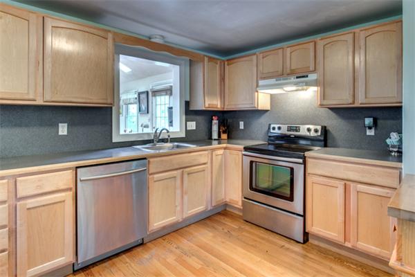 142 Parker Road Needham, MA 02494 - Photo 9 of 27