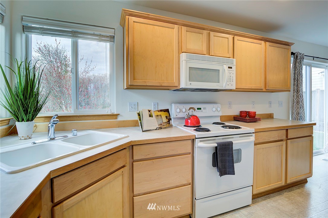 18609 10th Avenue Southeast Bothell, WA 98012 - Photo 7 of 25