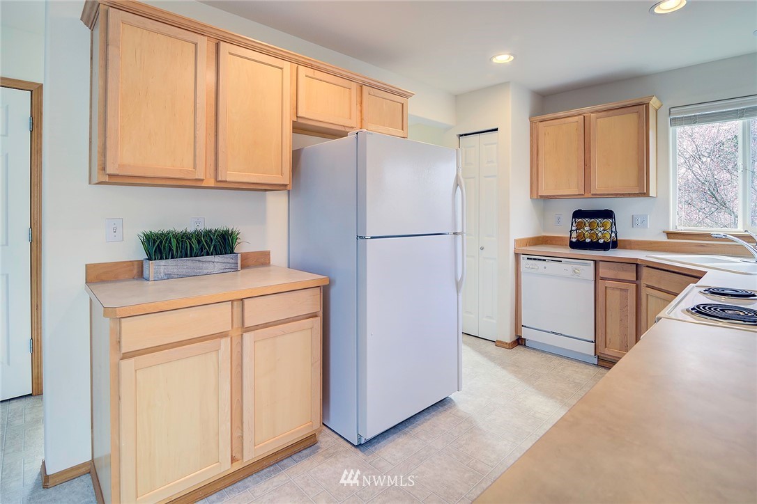 18609 10th Avenue Southeast Bothell, WA 98012 - Photo 9 of 25