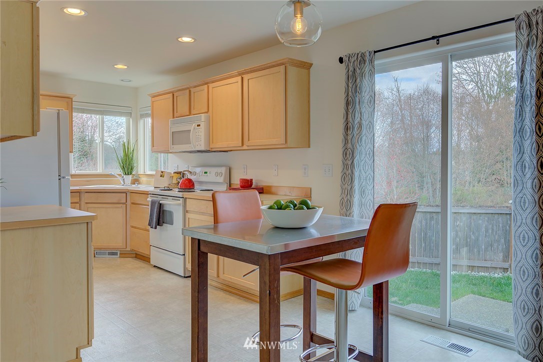 18609 10th Avenue Southeast Bothell, WA 98012 - Photo 10 of 25