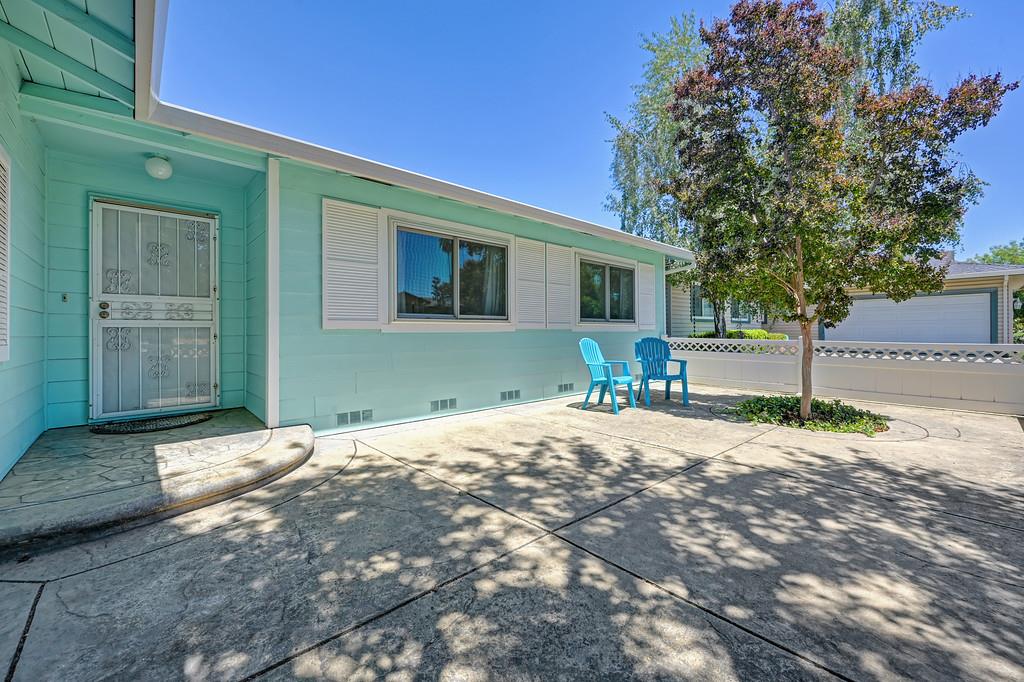 6447 Rexford Way Carmichael, CA 95608 - Photo 3 of 33