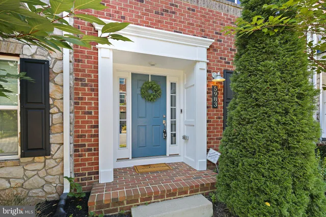a view of entryway front of house
