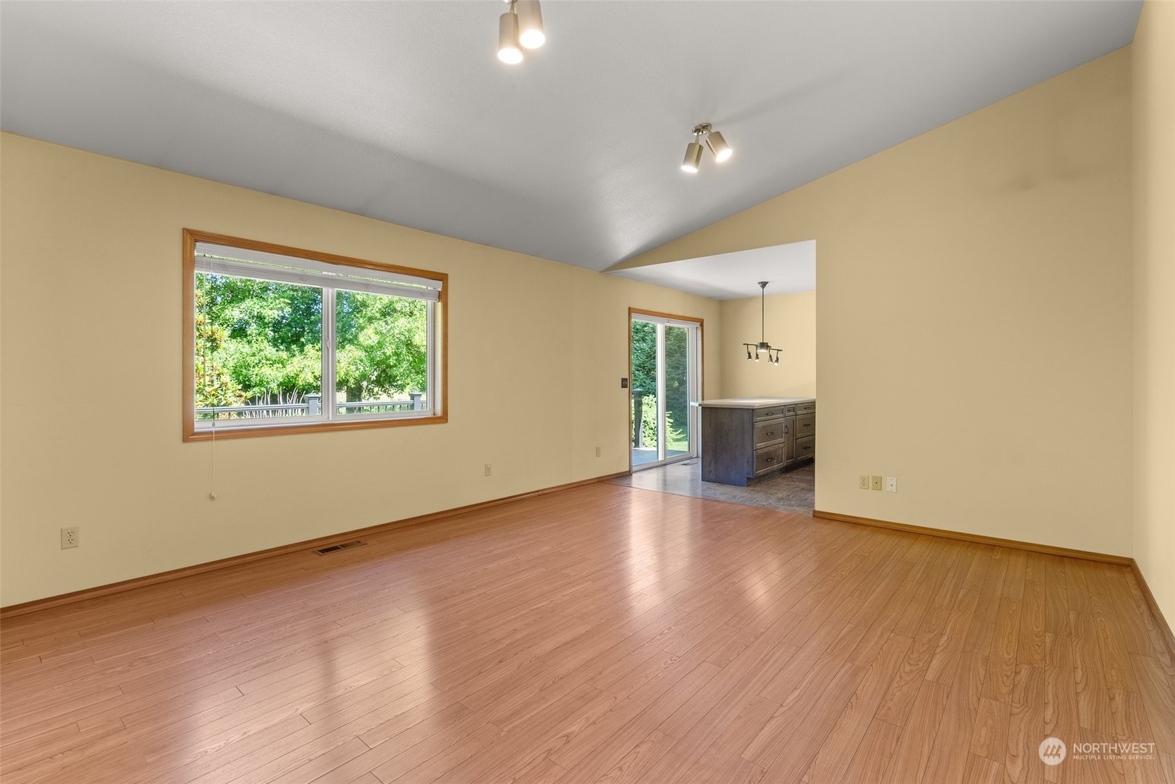12501 Koeppen Road Southeast Rainier, WA 98576 - Photo 17 of 38 Gallery Image 17