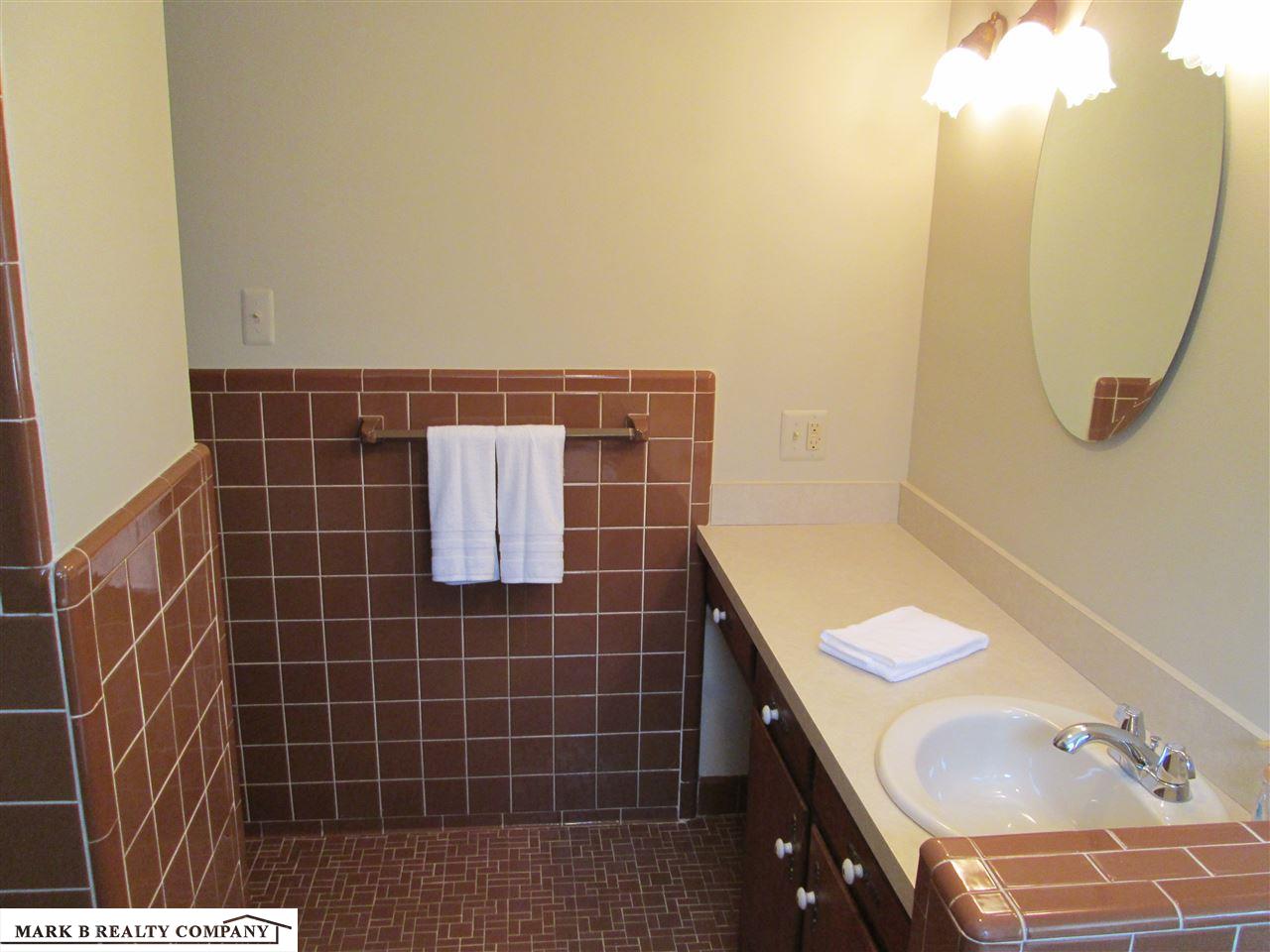 1912 Prestwick Road Grosse Pointe Woods, MI 48236 - Photo 16 of 24