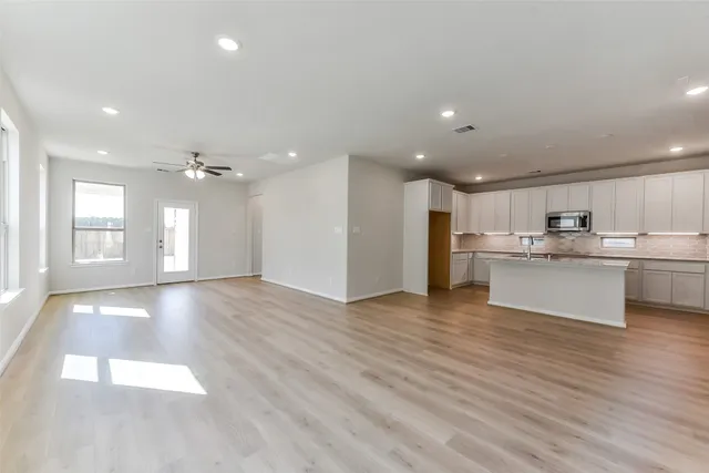 $394,045 | 4616 Mesquite Trail Blush, Pinehurst, TX 77362