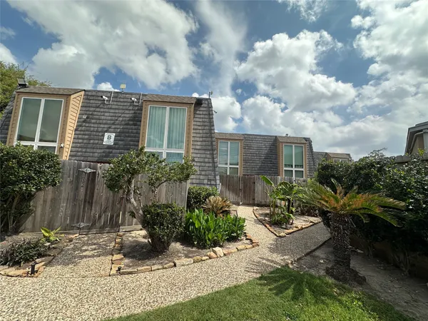 $85,000 | 16120 Stuebner Airline Road, Unit 202, Spring, TX 77379