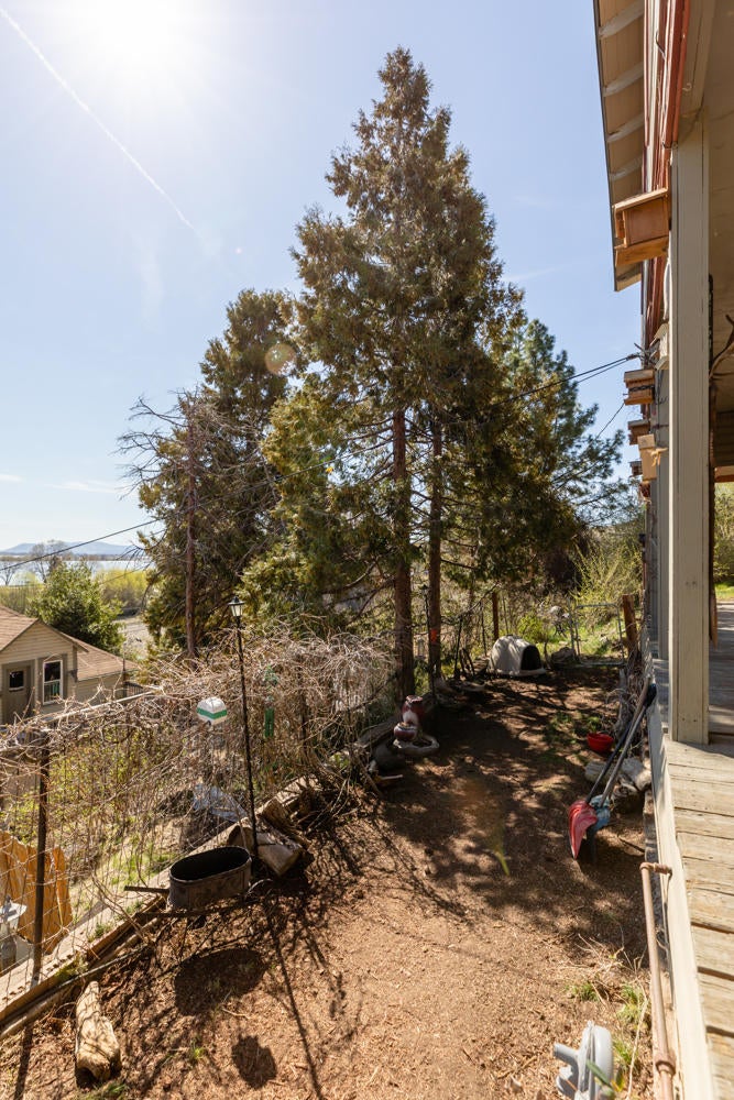 402 Riverside Drive Klamath Falls, OR 97601 - Photo 10 of 30 Fenced dog run