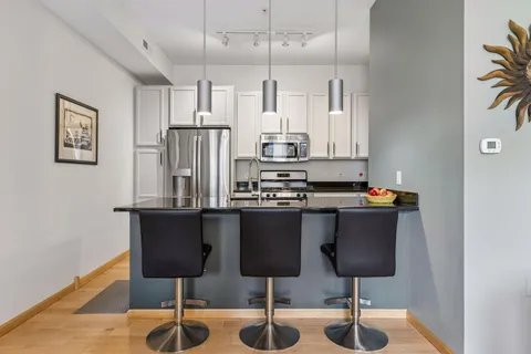 $399,900 | 4730 Park Commons Drive, Unit 204, St. Louis Park, MN 55416