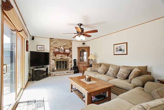 7517 Cambridge Road Darien, IL 60561 - Photo 4 of 10 Gallery Image 4