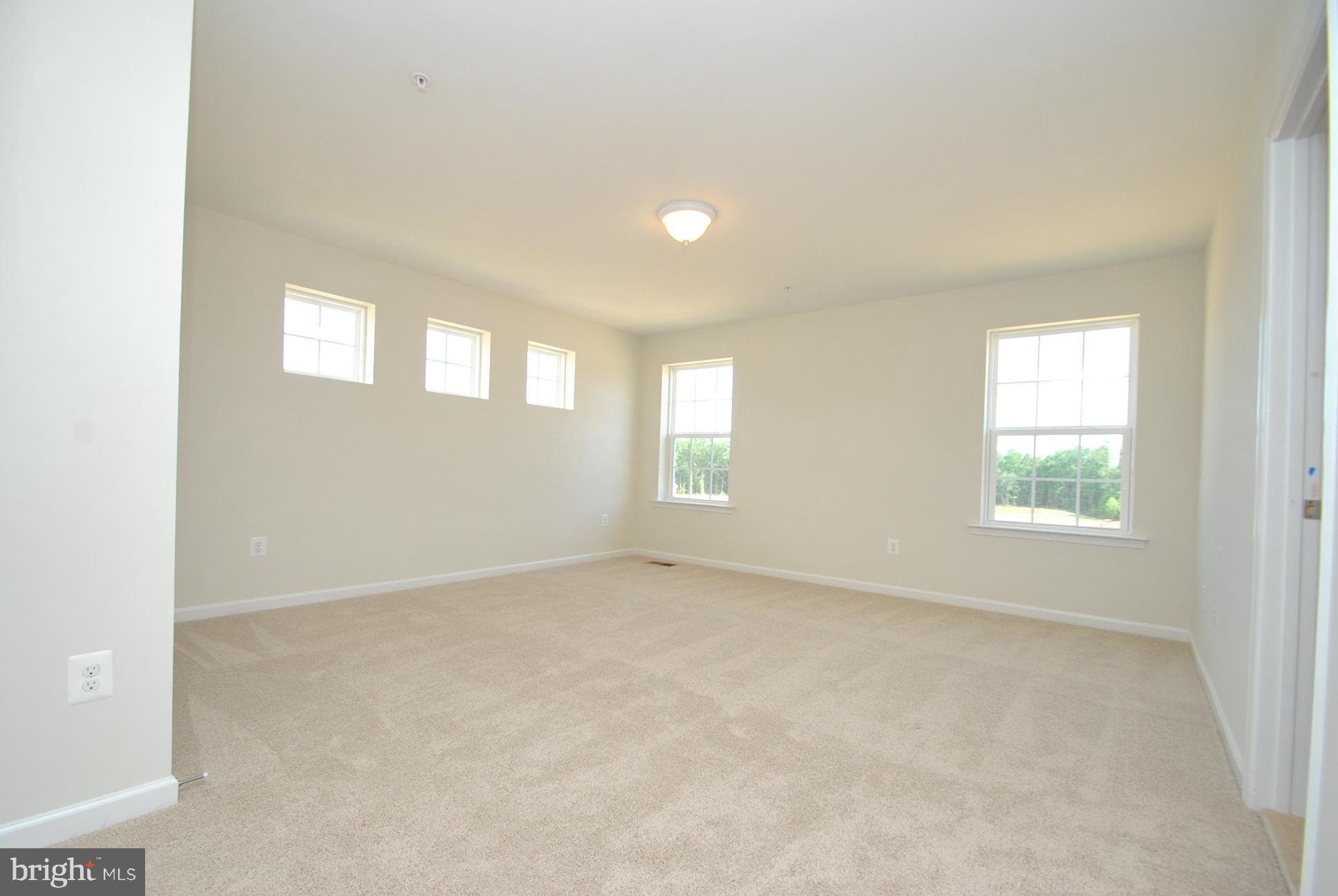 944 Winter Run Road Baltimore, MD 21220 - Photo 20 of 30 an empty room with windows