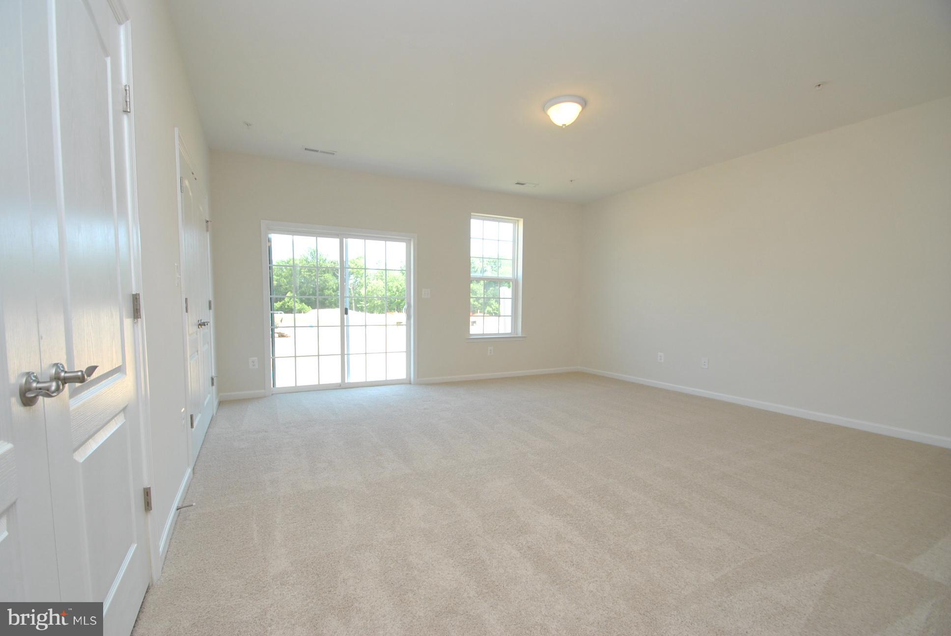 944 Winter Run Road Baltimore, MD 21220 - Photo 6 of 30 an empty room with windows