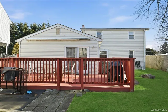 $625,000 | 2522 Hewlett Lane, Bellmore, NY 11710