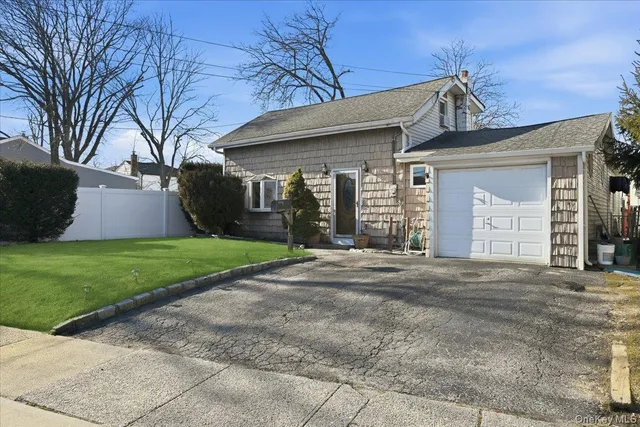 $625,000 | 2522 Hewlett Lane, Bellmore, NY 11710