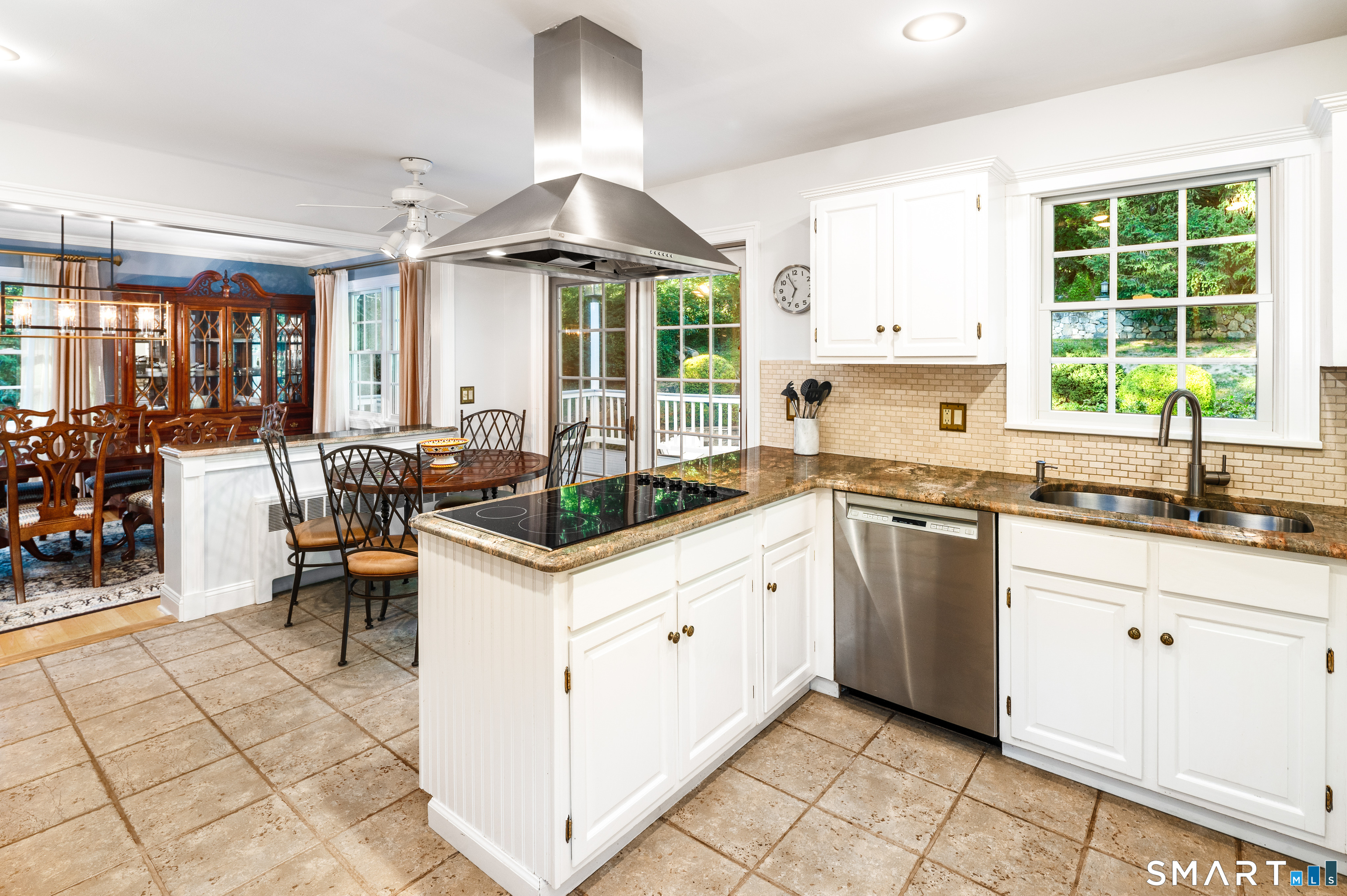 89 Eastover Road Stamford, CT 06905 - Photo 12 of 36
