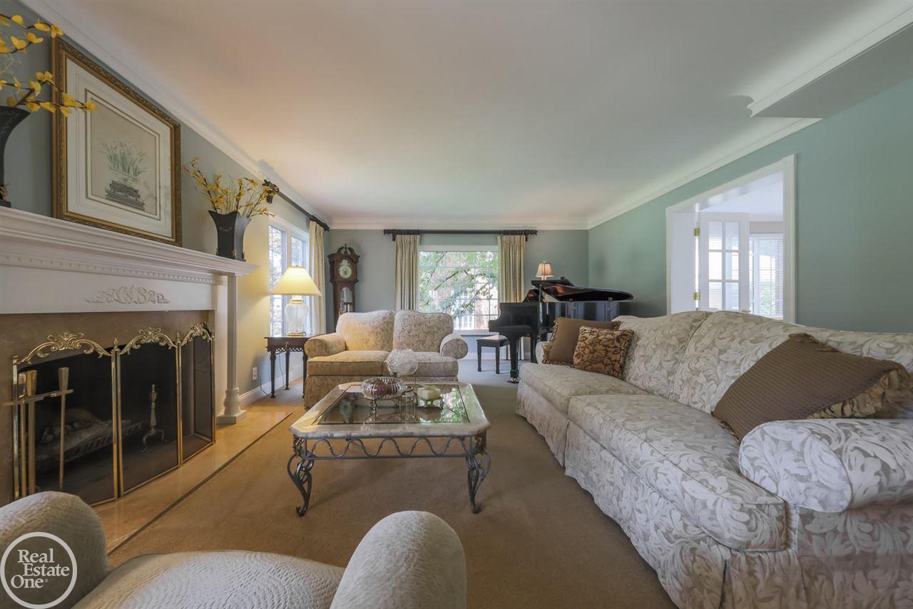 652 Middlesex Road Grosse Pointe, MI 48230 - Photo 8 of 75 50010366-7.JPG