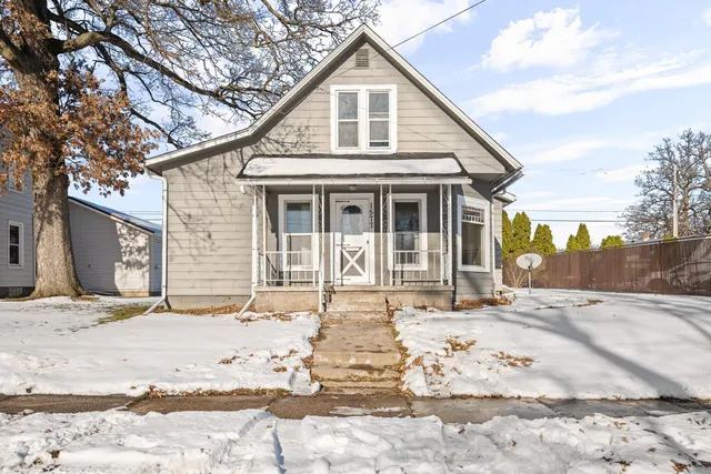 $135,000 | 1577 31st Avenue, Moline, IL 61265