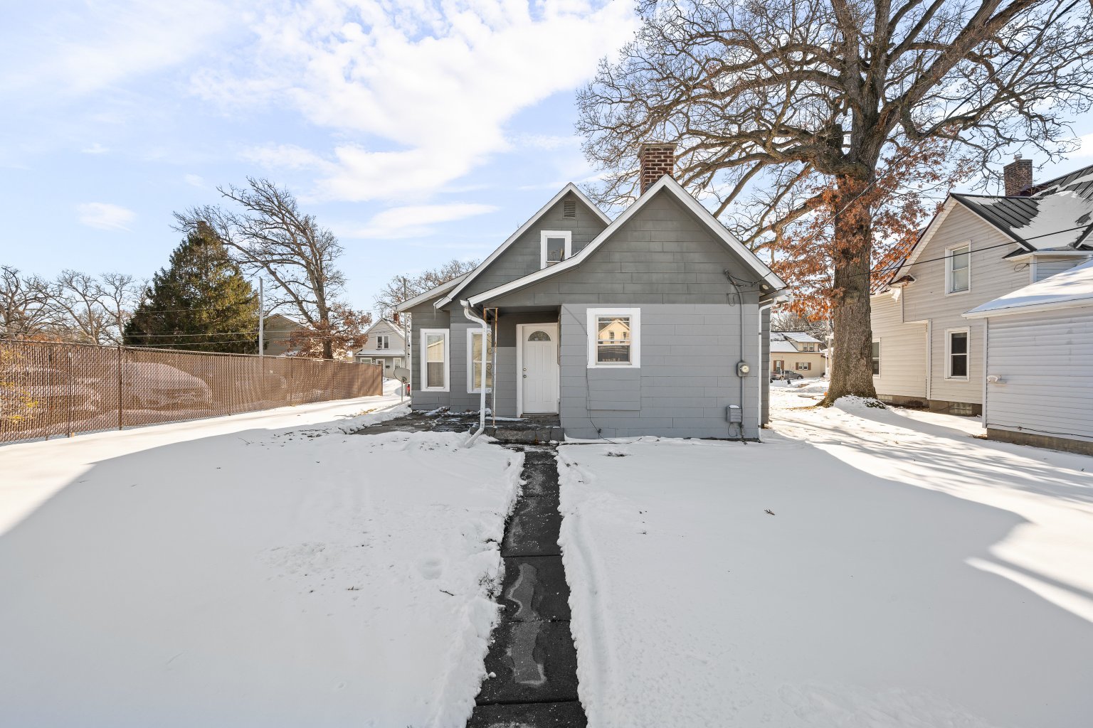 1577 31st Avenue Moline, IL 61265 - Photo 12 of 14 a view of a house with a yard and large tree
