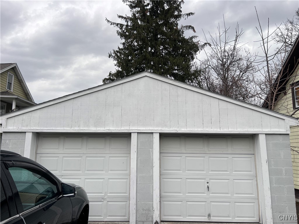 231 Allen Street Syracuse, NY 13210 - Photo 4 of 16