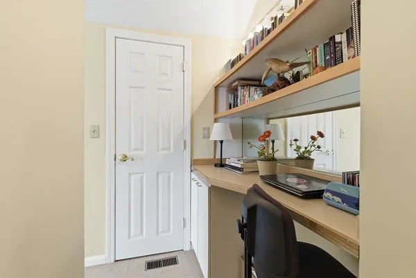 $505,000 | 190 Chase Way, Unit 190, Manchester, NH 03104