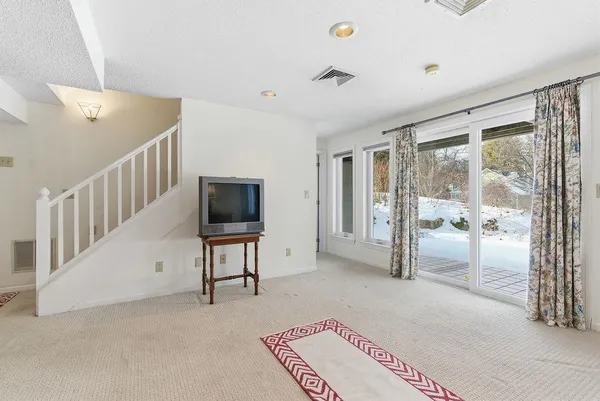 $505,000 | 190 Chase Way, Unit 190, Manchester, NH 03104