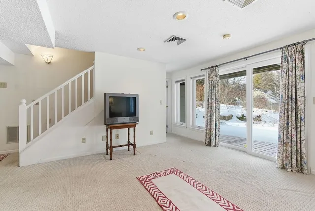 $515,000 | 190 Chase Way, Unit 190, Manchester, NH 03104