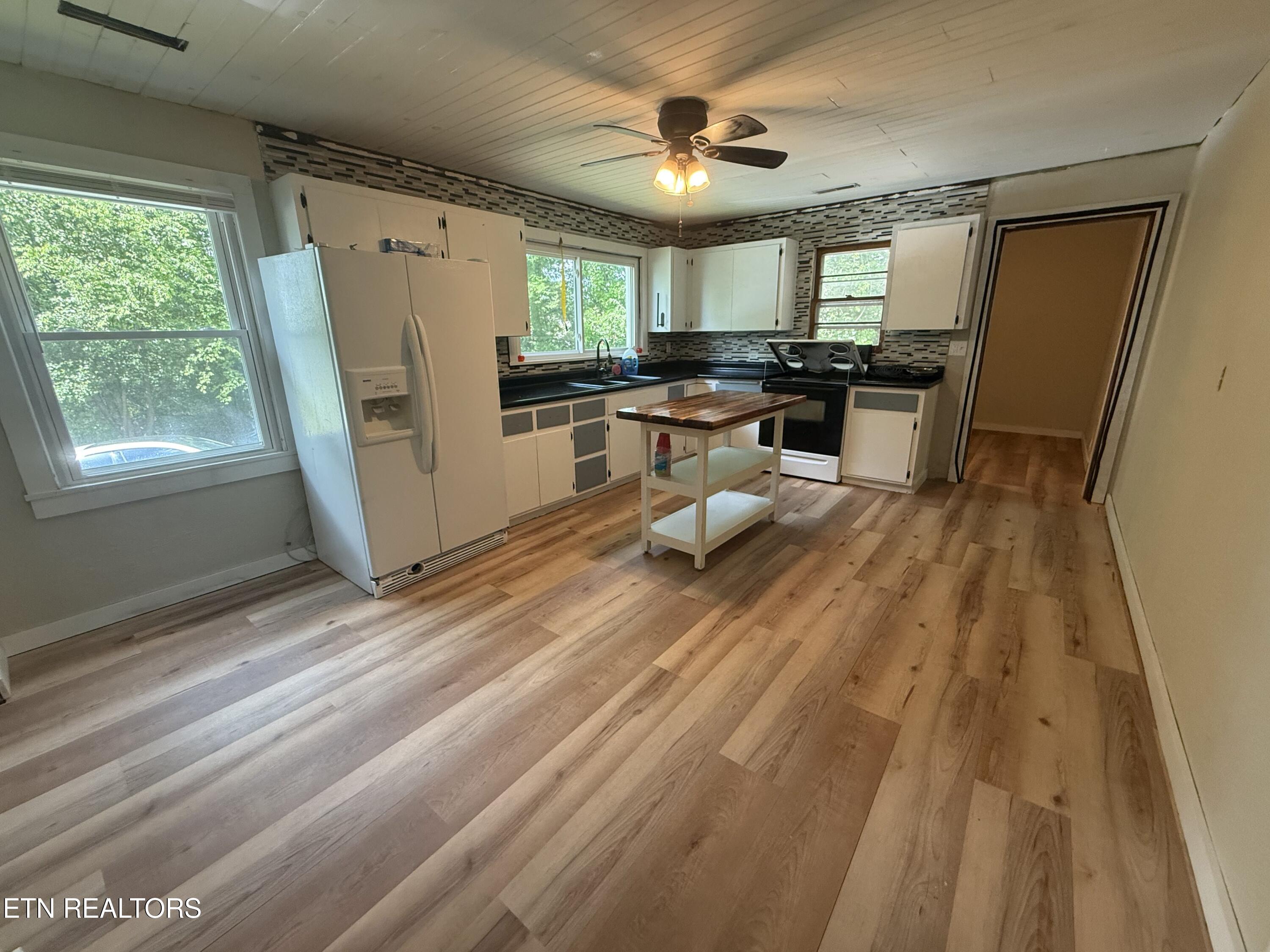 2850 Hodges Ferry Road Kodak, TN 37764 - Photo 17 of 35 Kitchen