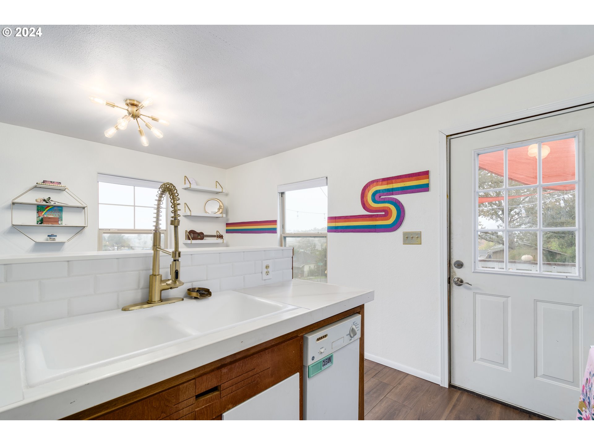 517 South 3rd Street Springfield, OR 97477 - Photo 11 of 27 a bathroom with a sink and a mirror