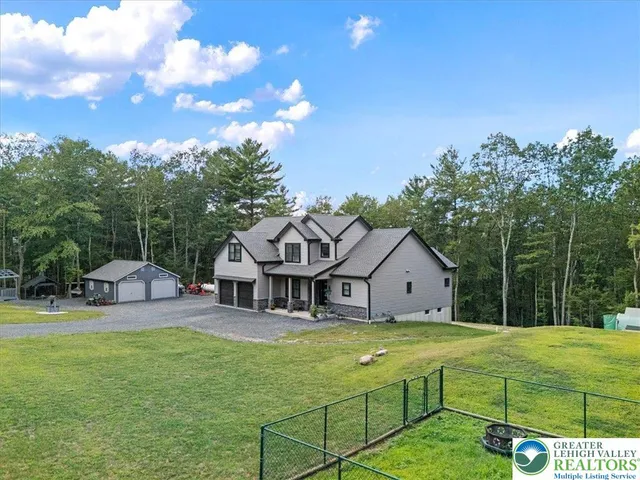 a view of house with garden and trees