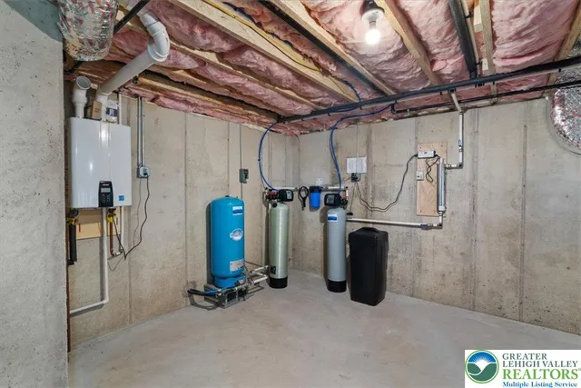 $649,900 | 6311 Overlook Drive, Kunkletown, PA 18058