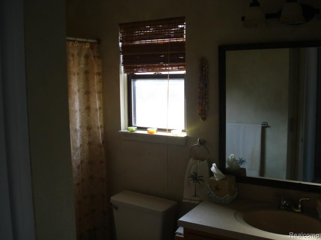 338 North Willard Road Canton, MI 48187 - Photo 17 of 19 Second Floor Full Bath.jpg