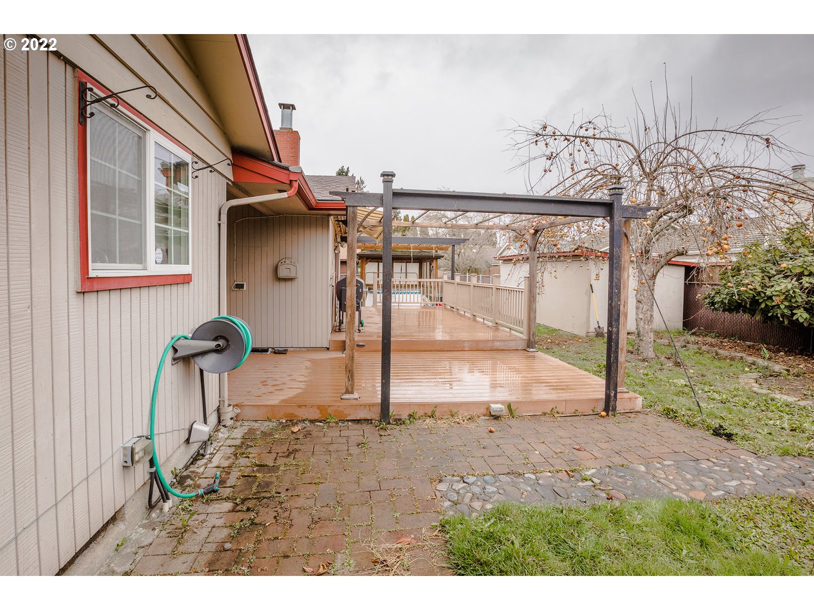 753 Rowan Avenue Springfield, OR 97477 - Photo 28 of 30 a view of a backyard with a table and chair