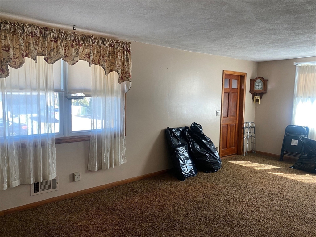 100 College Farm Road Waltham, MA 02451 - Photo 5 of 12 Gallery Image 5