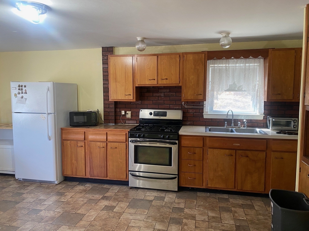 100 College Farm Road Waltham, MA 02451 - Photo 8 of 12 Gallery Image 8