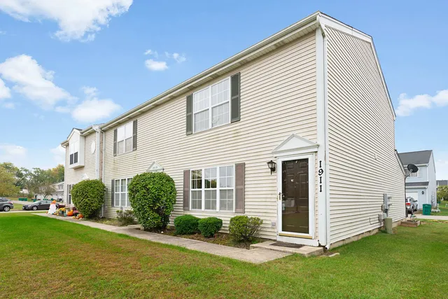 $225,000 | 1911 Mayan Court, Unit 1911, Joliet, IL 60435
