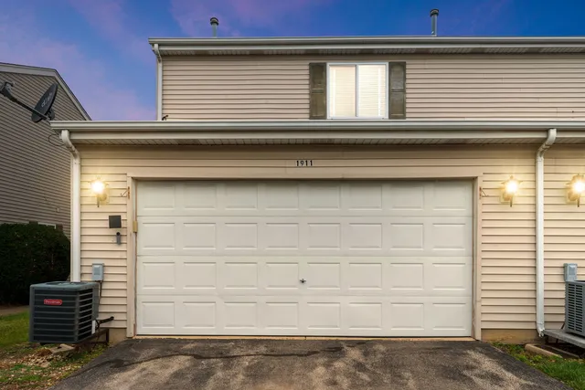 $225,000 | 1911 Mayan Court, Unit 1911, Joliet, IL 60435