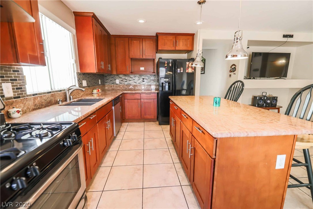 7229 Falling Timber Court Las Vegas, NV 89113 - Photo 14 of 40