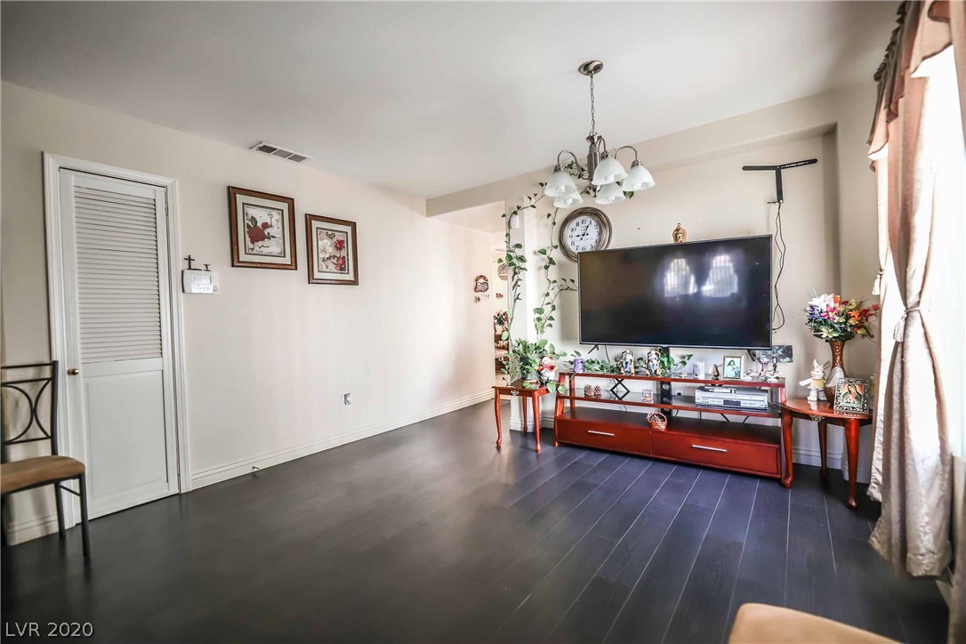 7229 Falling Timber Court Las Vegas, NV 89113 - Photo 5 of 40