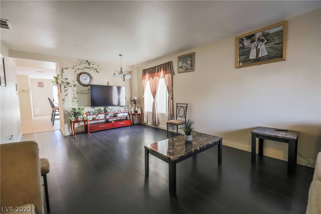 7229 Falling Timber Court Las Vegas, NV 89113 - Photo 7 of 40