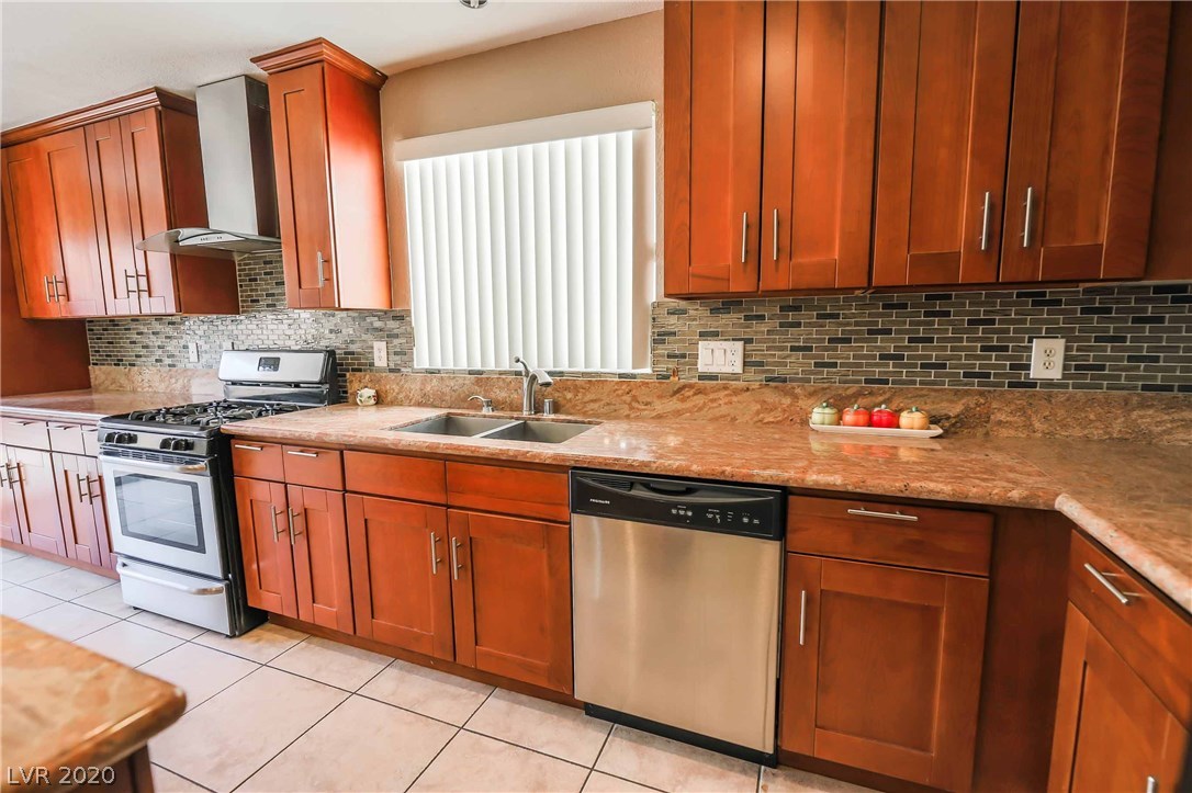 7229 Falling Timber Court Las Vegas, NV 89113 - Photo 8 of 40