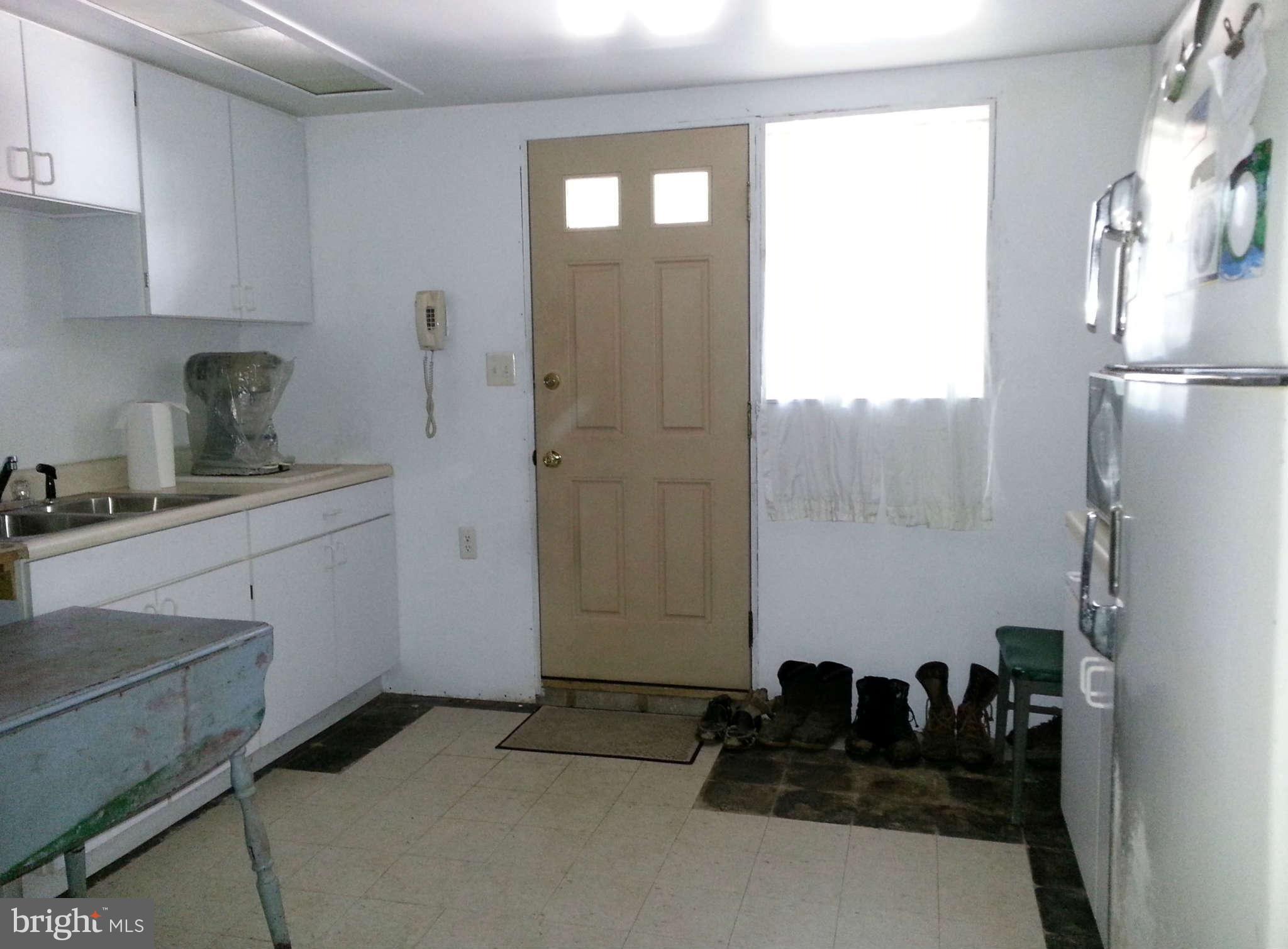 9210 Hines Road Baltimore, MD 21234 - Photo 17 of 26 LL Kitchen