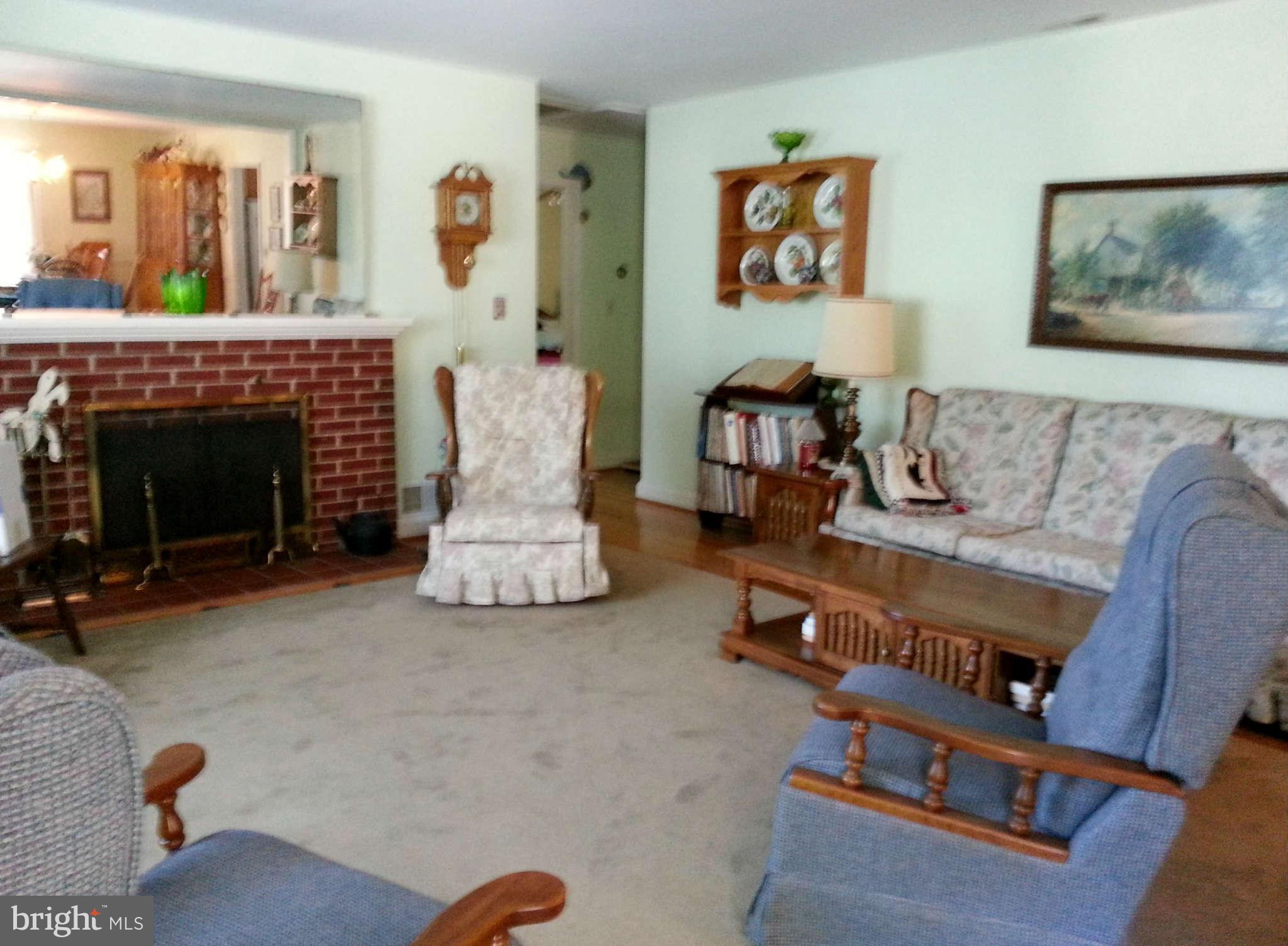 9210 Hines Road Baltimore, MD 21234 - Photo 3 of 26 Living Room
