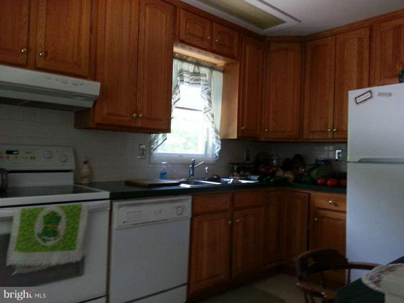 9210 Hines Road Baltimore, MD 21234 - Photo 8 of 26 Kitchen