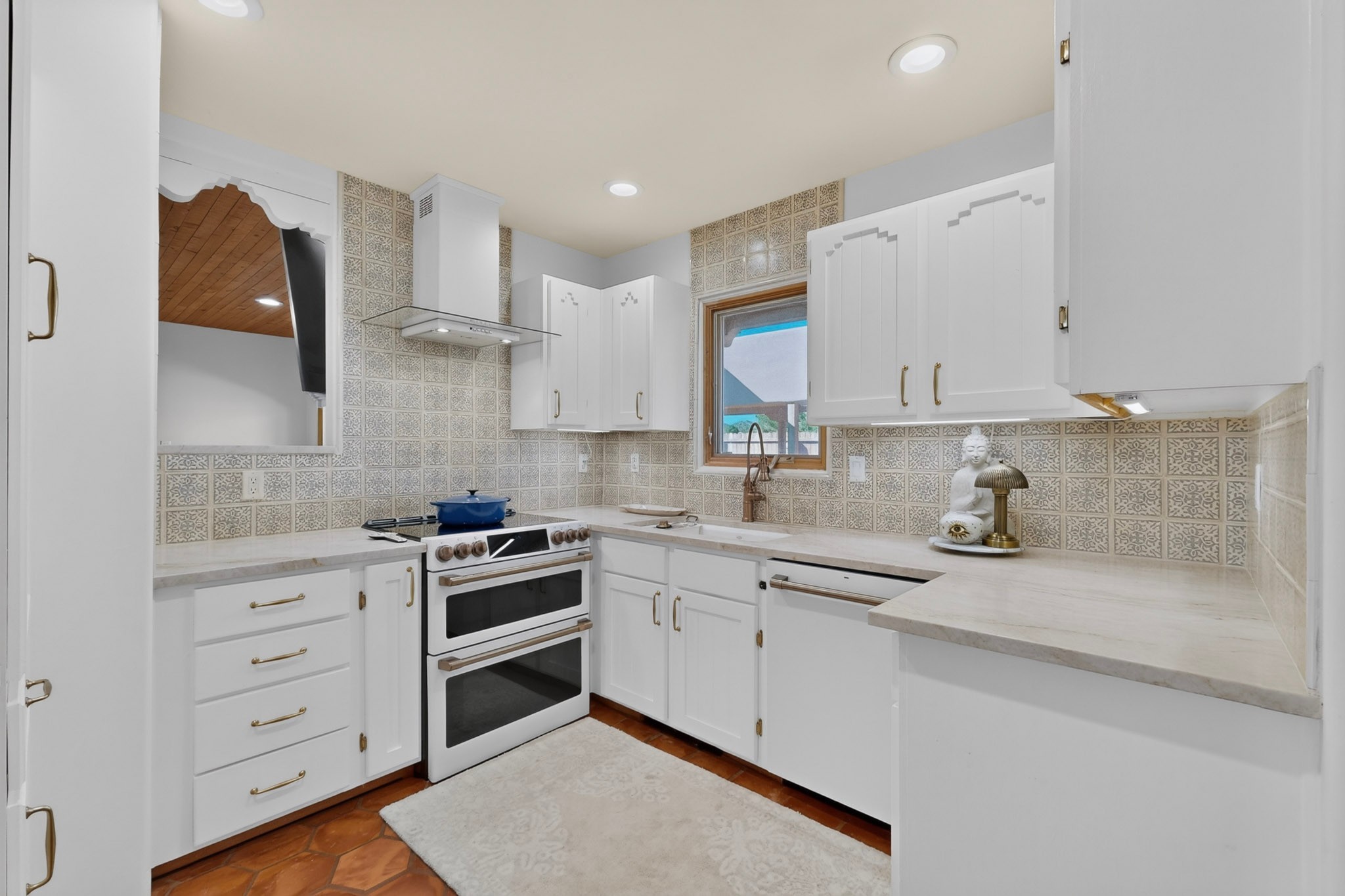 20 Moya Loop Santa Fe, NM 87508 - Photo 9 of 27 Kitchen