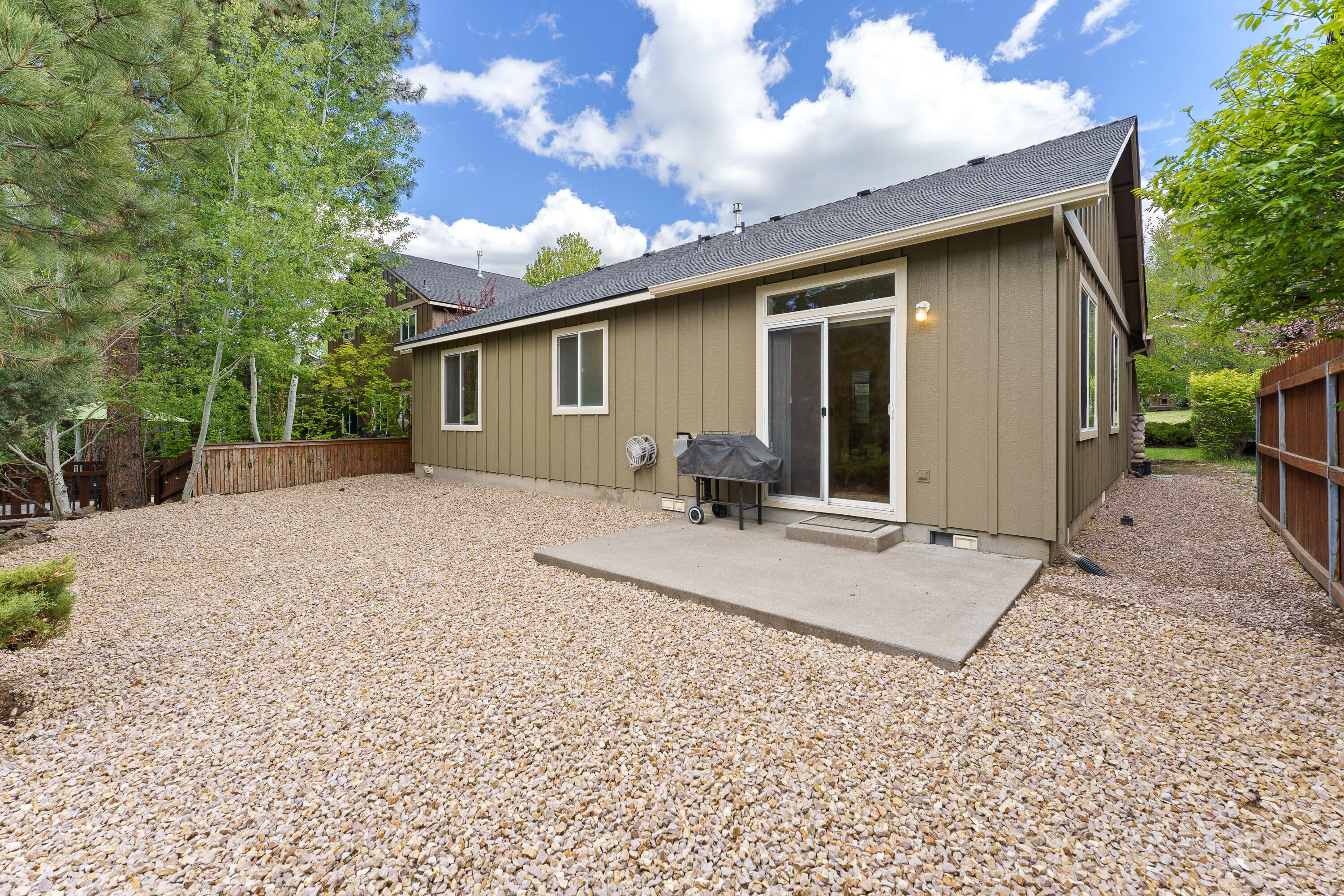 19486 Brookside Way Bend, OR 97702 - Photo 7 of 27 DSC07234