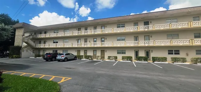 $132,000 | 4801 Northwest 34th Street, Unit 601, Lauderdale Lakes, FL 33319