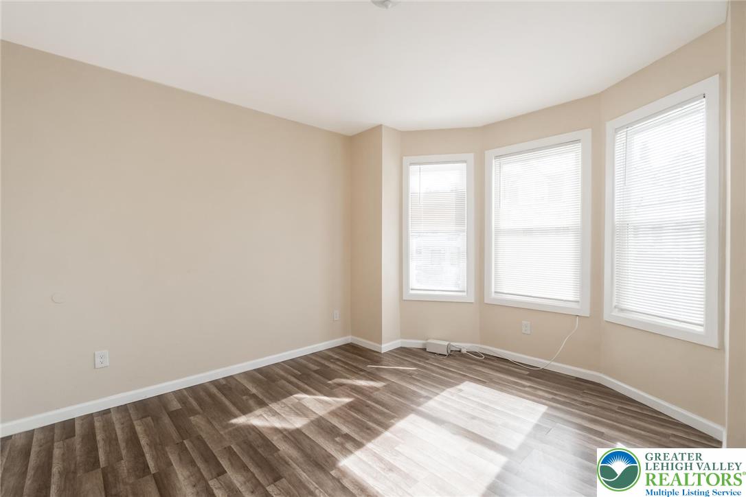 909 South Hall Street Allentown, PA 18103 - Photo 21 of 36 an empty room with a window