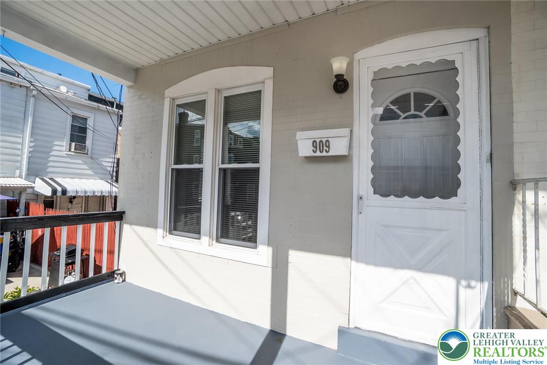 909 South Hall Street Allentown, PA 18103 - Photo 5 of 36